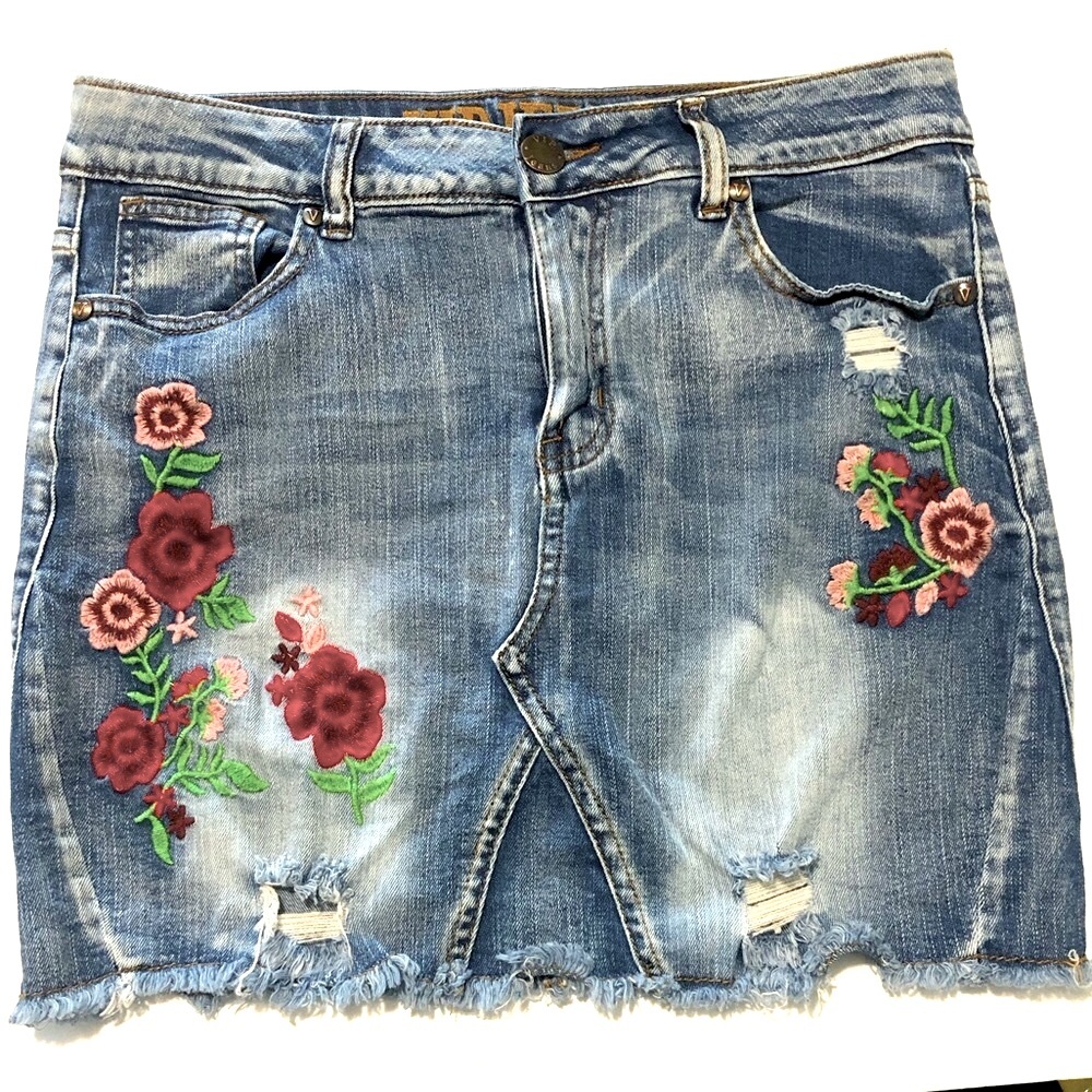 VIP Jeans Distressed‎ Denim Flower Embroidered Frayed Hem Skirt Junior Large